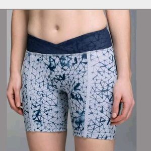 Lululemon pedal race shorts size 4 cycling shorts